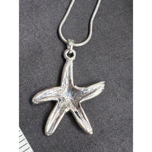Starfish Pendant Necklace With Crystal Embellishments - Picture 5 of 6